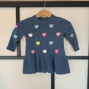 Gap Heart Print Sweater dress. 100% cotton. Baby
size 3-6 months